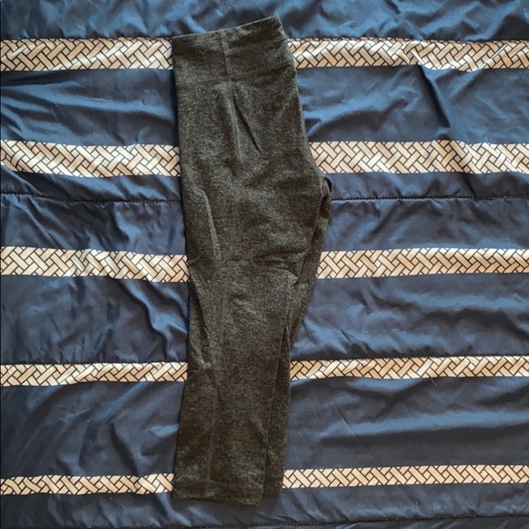 Under Armour Crops - Picture 1 of 3